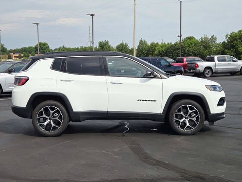 Used 2025 Jeep Compass Limited AWD/4WD image 2