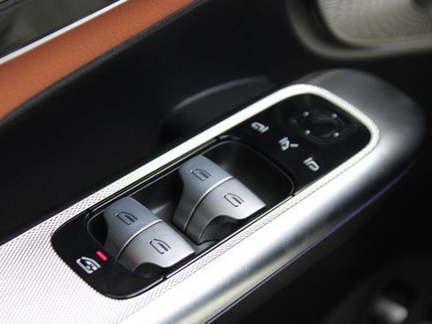 Certified 2025 Mercedes-Benz GLC 350e 4MATIC image 12