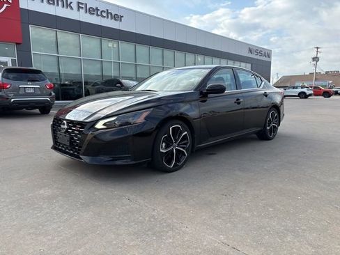 Used 2023 Nissan Altima 2.5 SR FWD image 1