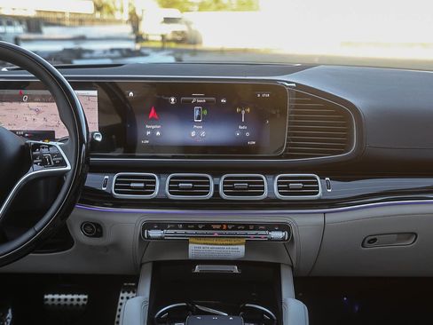 New 2026 Mercedes-Benz GLS 580 4MATIC image 11