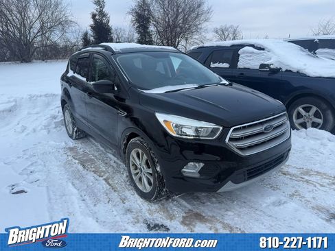 Used 2018 Ford Escape SE w/ SE Sync 3 Package image 1