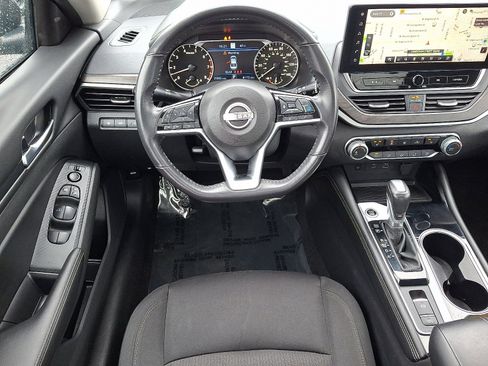 Used 2024 Nissan Altima 2.5 SV w/ SV Premium Package image 11