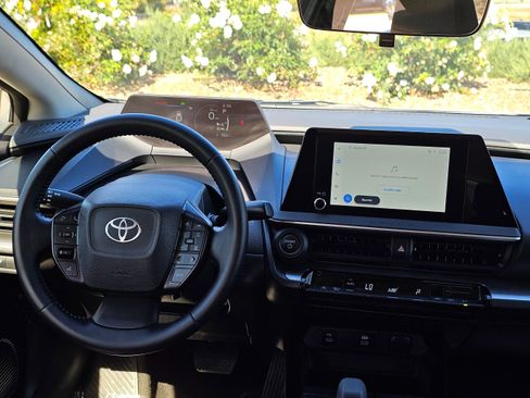 Used 2025 Toyota Prius LE image 22