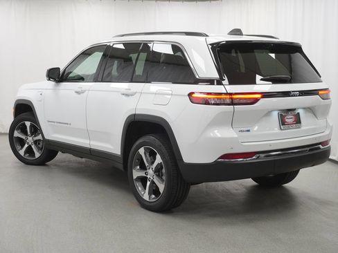 Used 2022 Jeep Grand Cherokee Limited 4xe w/ Luxury Tech Group II AWD/4WD image 15
