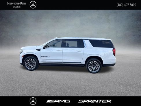 Used 2023 GMC Yukon XL Denali Ultimate AWD/4WD image 3
