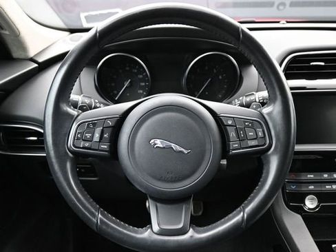 Used 2019 Jaguar F-PACE Premium AWD/4WD image 14