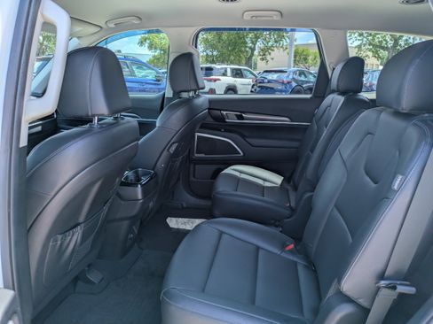 Used 2023 Kia Telluride S FWD image 13