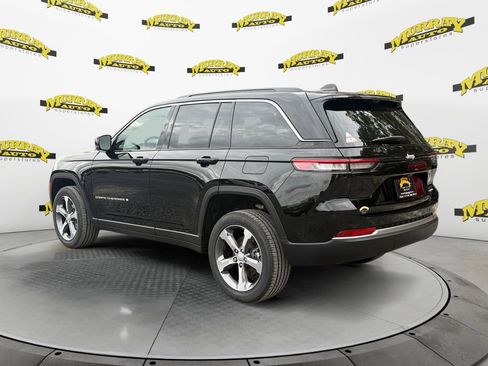New 2026 Jeep Grand Cherokee Limited w/ Luxury Tech Group II RWD image 3