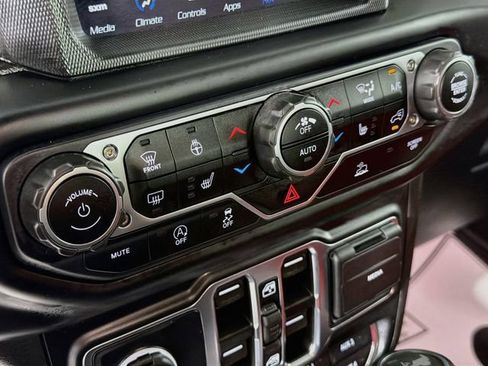 Used 2023 Jeep Wrangler Unlimited Sahara w/ Cold Weather Group AWD/4WD image 16