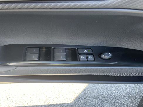 Used 2025 Toyota Camry SE image 18