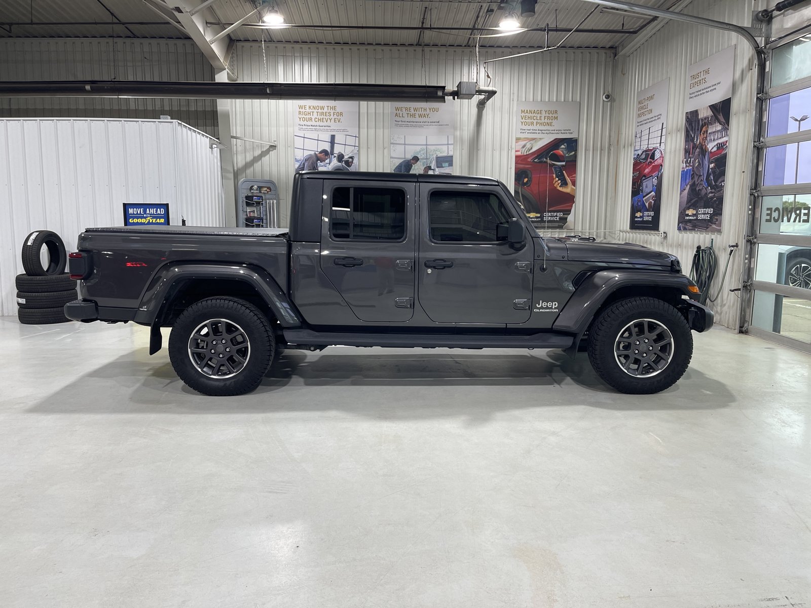 Used 2021 Jeep Gladiator Overland w/ Popular Equipment Package AWD/4WD image 9