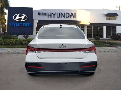 Certified 2025 Hyundai Elantra SEL FWD image 5