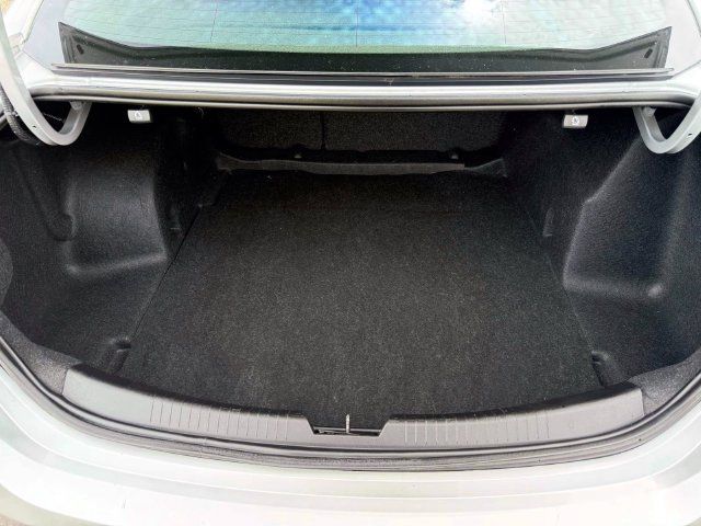 Used 2020 Chevrolet Malibu LT FWD image 12