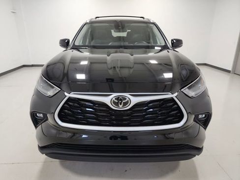 Used 2023 Toyota Highlander XLE image 5