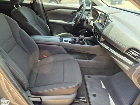 Used 2024 Nissan Rogue S AWD/4WD image 19