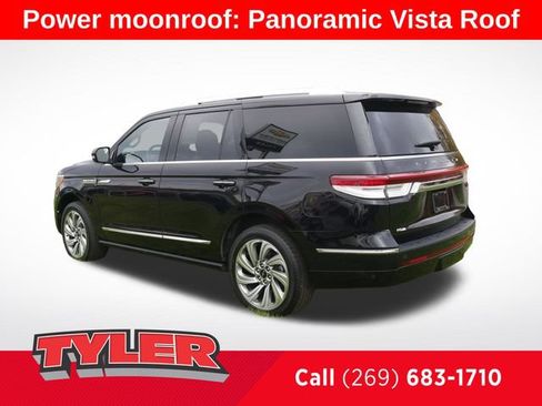 Used 2022 Lincoln Navigator Reserve AWD/4WD image 5