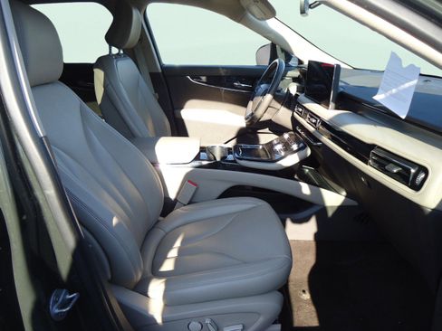 Used 2022 Lincoln Nautilus AWD w/ Premium Package image 25