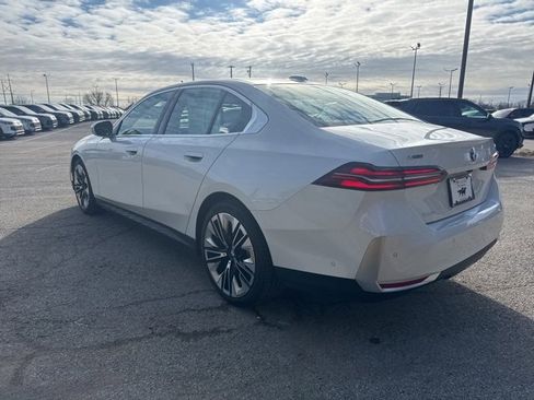 Used 2025 BMW 530i xDrive w/ Premium Package image 5