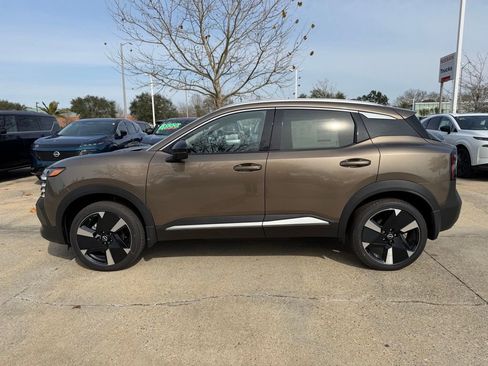 New 2026 Nissan Kicks SR image 2