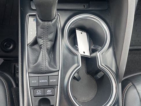 Used 2018 Toyota Camry XLE image 19