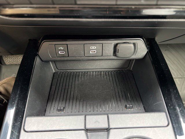 Used 2025 Toyota Prius LE FWD image 18
