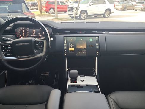 Used 2025 Land Rover Range Rover Long Wheelbase SE AWD/4WD image 15