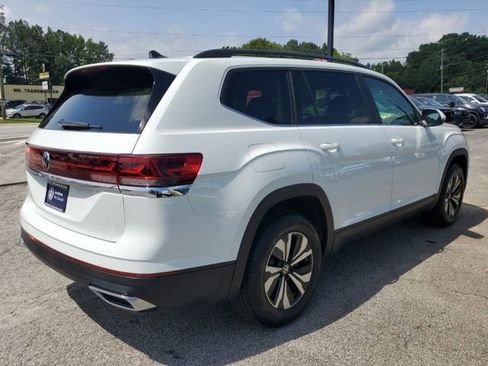 Certified 2025 Volkswagen Atlas SE FWD image 4