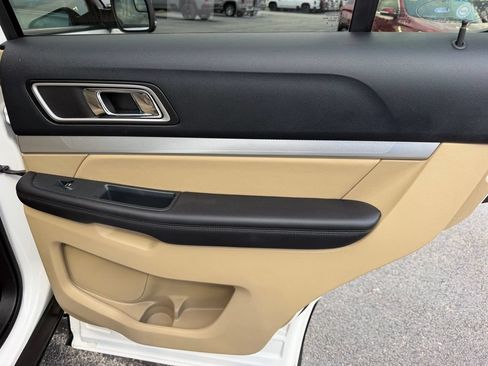 Used 2016 Ford Explorer XLT w/ Equipment Group 202A FWD image 28