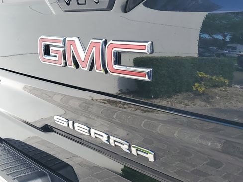 Used 2024 GMC Sierra 1500 SLT w/ SLT Convenience Package AWD/4WD image 9