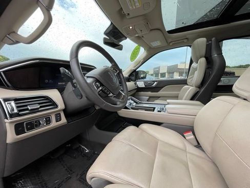 Used 2023 Lincoln Navigator Reserve AWD/4WD image 10
