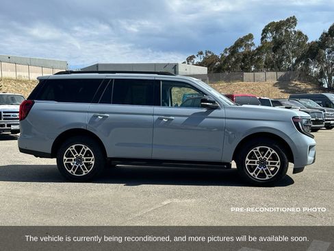 Used 2025 Ford Expedition Active AWD/4WD image 7