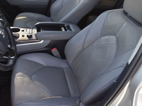 Used 2021 Toyota Highlander Platinum image 17