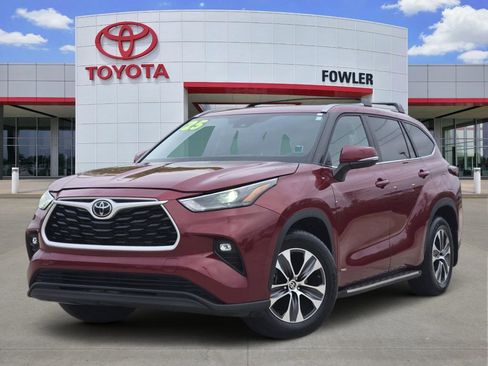 Used 2025 Toyota Highlander XLE image 1