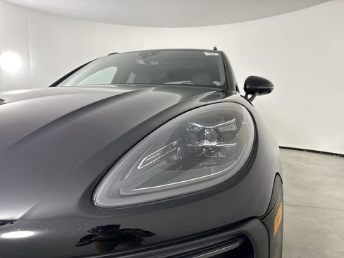 Certified 2026 Porsche Macan AWD/4WD image 11
