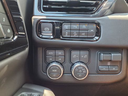 New 2026 GMC Yukon XL AT4 Ultimate AWD/4WD image 11