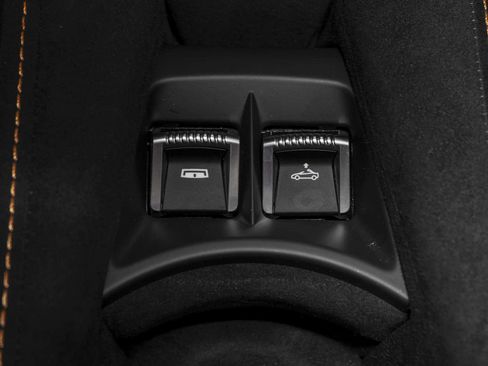 Used 2024 McLaren 750S Spider RWD image 37