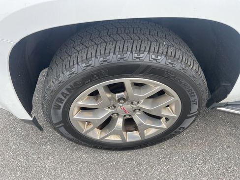 Used 2019 GMC Yukon SLE w/ SLE Value Package image 4