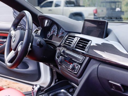 Used 2015 BMW M4 Convertible image 63