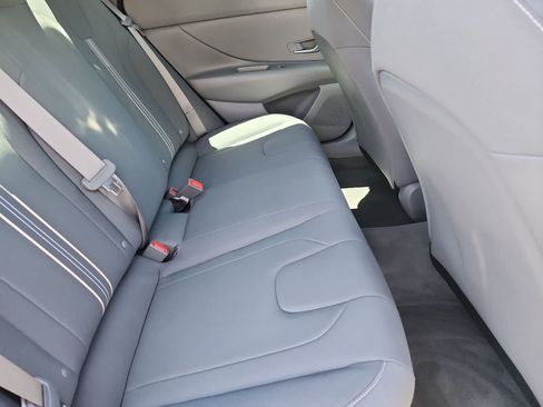 Used 2024 Hyundai Elantra SEL FWD image 17