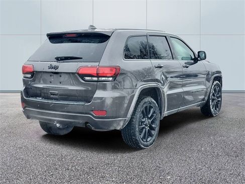 Used 2019 Jeep Grand Cherokee Altitude image 4