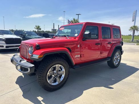 Used 2020 Jeep Wrangler Unlimited Sahara w/ LED Lighting Group AWD/4WD image 3
