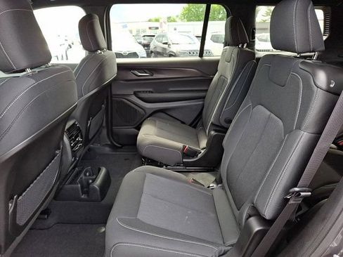 Certified 2025 Jeep Grand Cherokee L Laredo AWD/4WD image 13