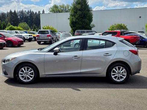 Used 2016 MAZDA MAZDA3 i Touring w/ Popular Equipment Package FWD image 4