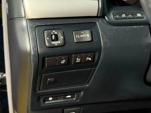 Used 2013 Lexus LS 460 w/ Comfort Pkg RWD image 30