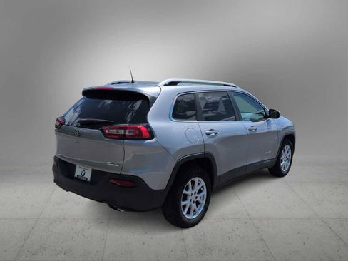 Used 2016 Jeep Cherokee Latitude w/ Cold Weather Group AWD/4WD image 8