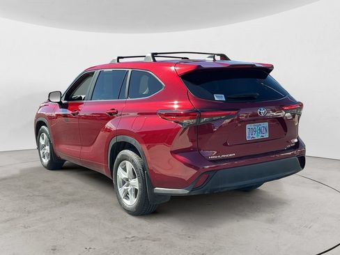Used 2023 Toyota Highlander LE AWD/4WD image 5