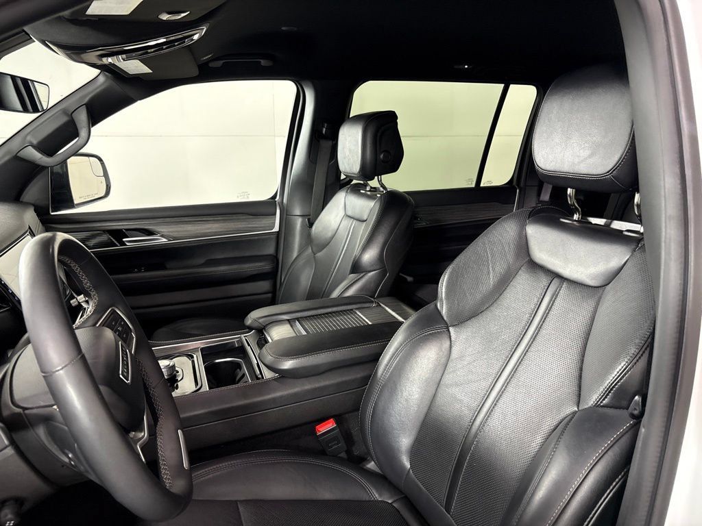 Used 2024 Jeep Wagoneer Series II w/ Flexible Seating Group RWD image 38
