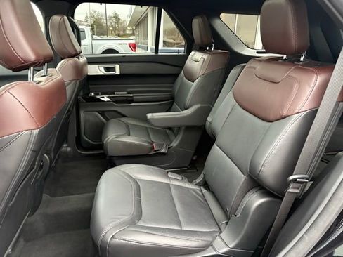 Used 2023 Ford Explorer Platinum w/ Technology Package image 13