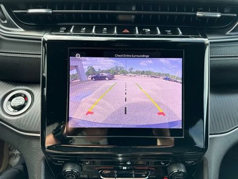 Used 2024 Jeep Grand Cherokee Altitude RWD image 16