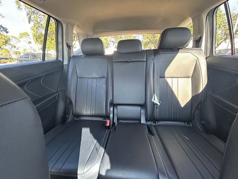 Used 2022 Volkswagen Tiguan SE image 13